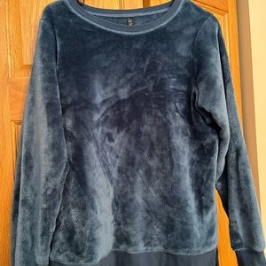 Gaiam super soft crew neck sweatshirt. Barely worn.
